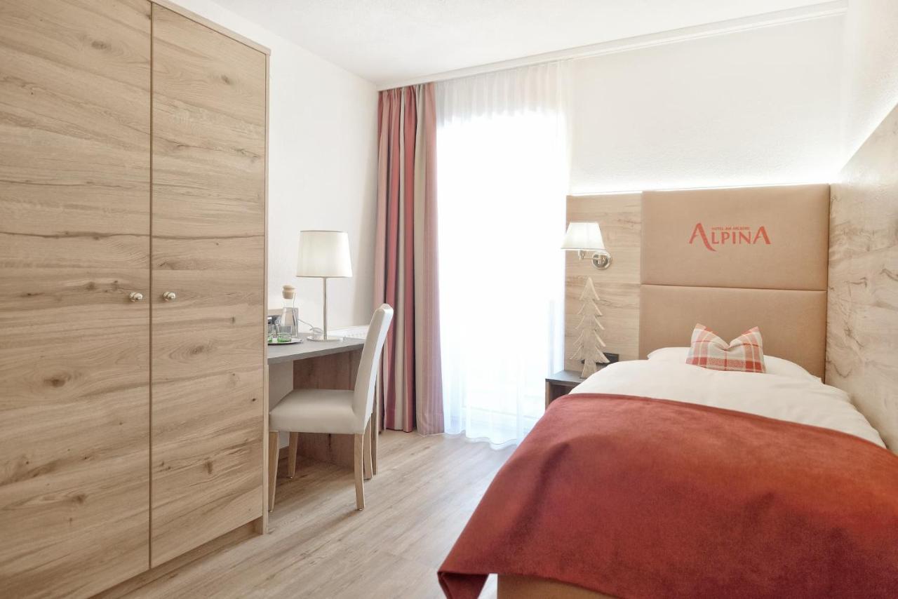 Hotel Alpina Superior Pettneu am Arlberg Bagian luar foto