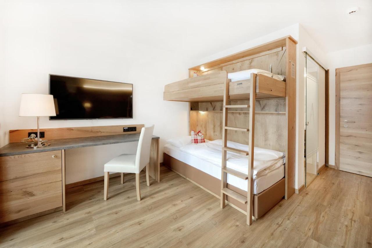 Hotel Alpina Superior Pettneu am Arlberg Bagian luar foto