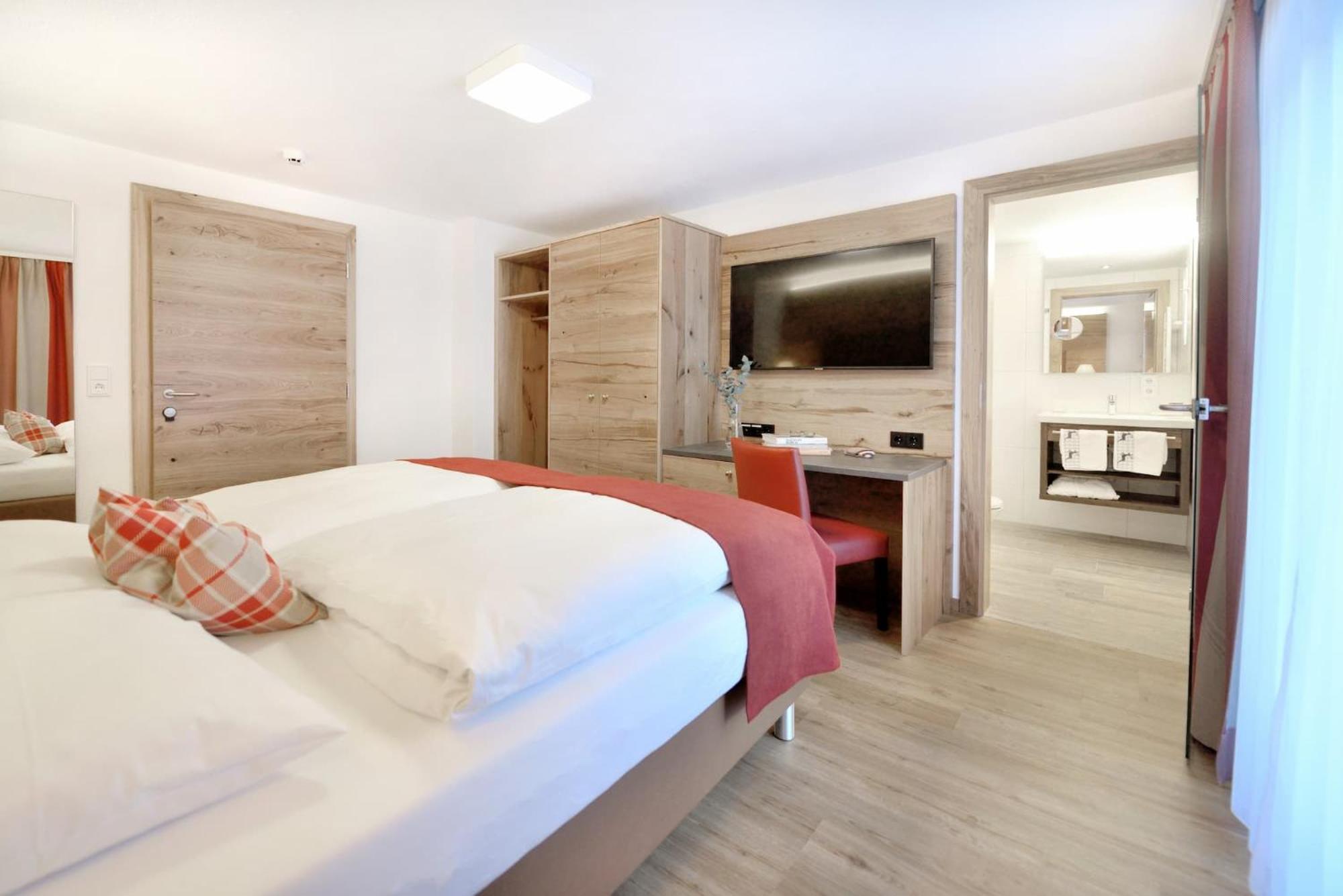 Hotel Alpina Superior Pettneu am Arlberg Bagian luar foto