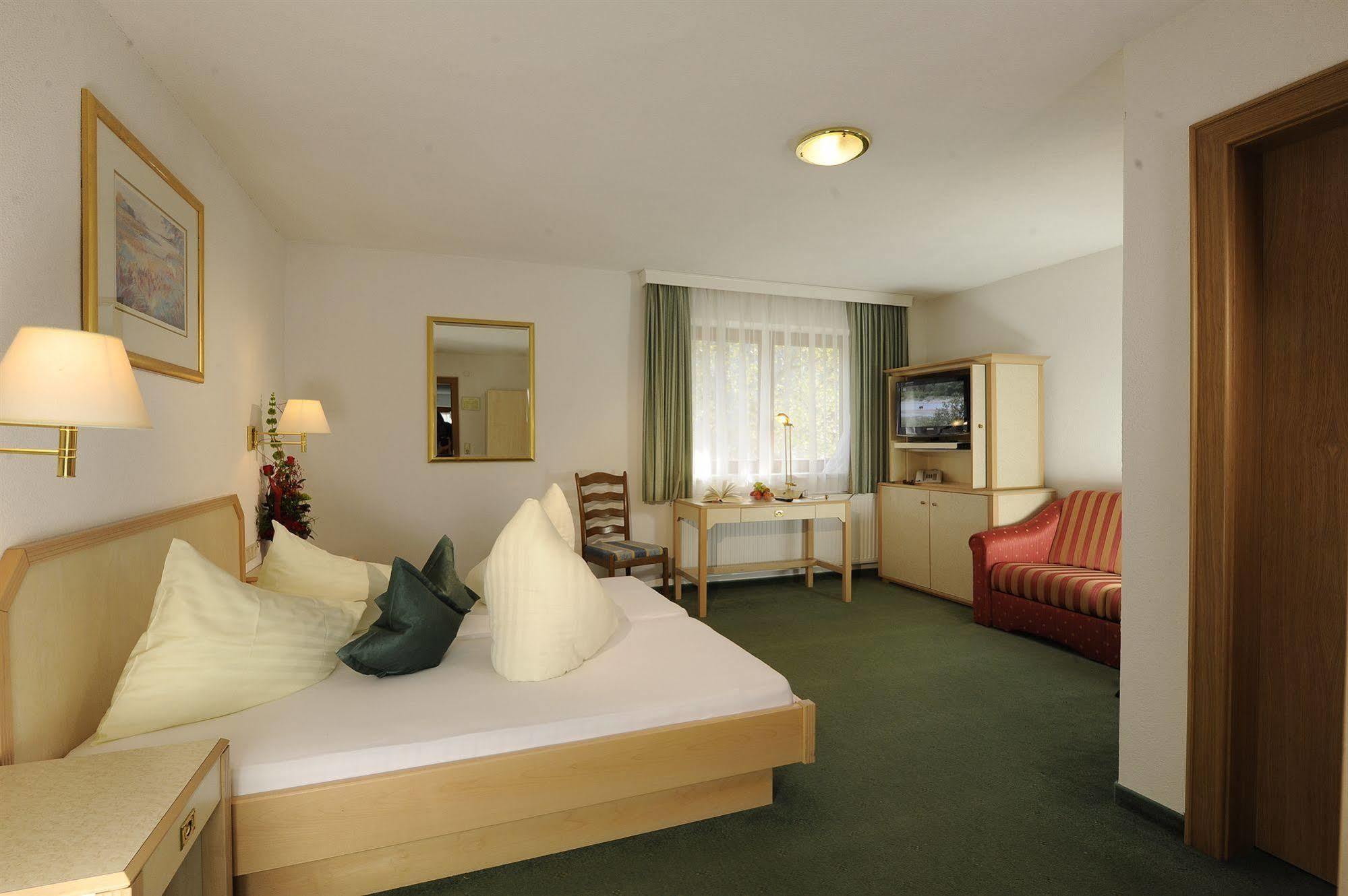 Hotel Alpina Superior Pettneu am Arlberg Bagian luar foto