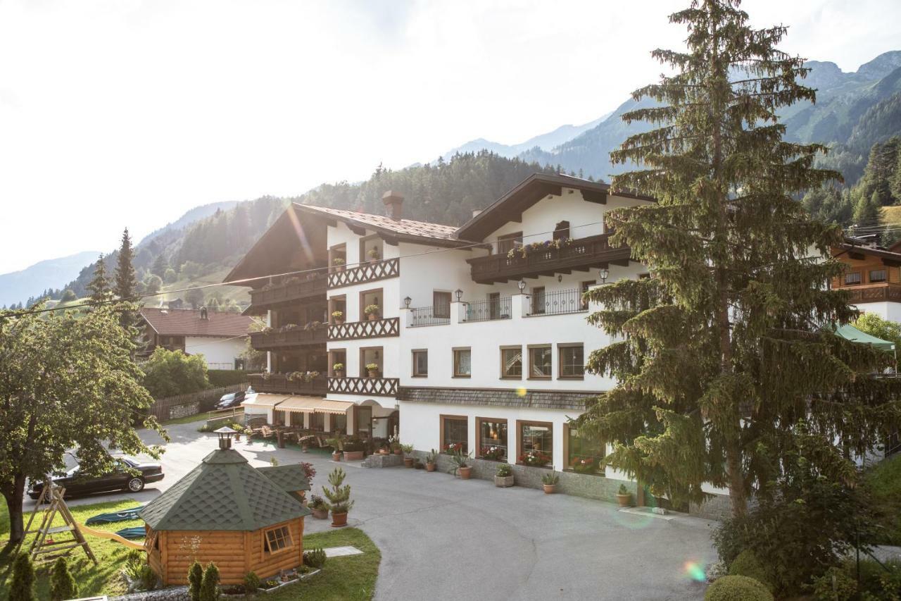 Hotel Alpina Superior Pettneu am Arlberg Bagian luar foto